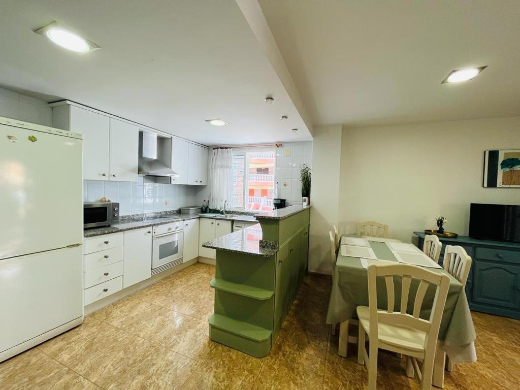 Beachfront Apartment With A Private Garden On The Ground Floor Moncofar Ngoại thất bức ảnh